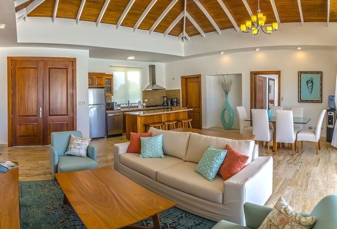 Imagen de la habitación del Hotel Ocean Village Deluxe. Foto 2