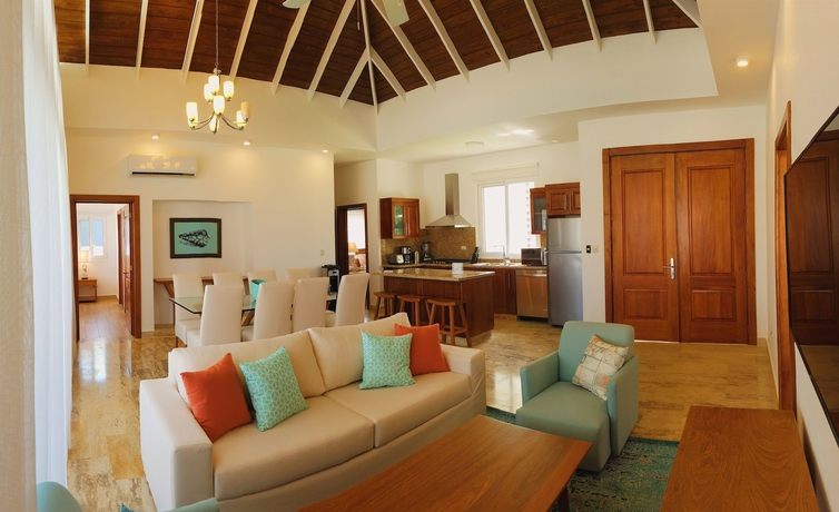 Imagen de los interiores del Hotel Ocean Village Deluxe. Foto 16