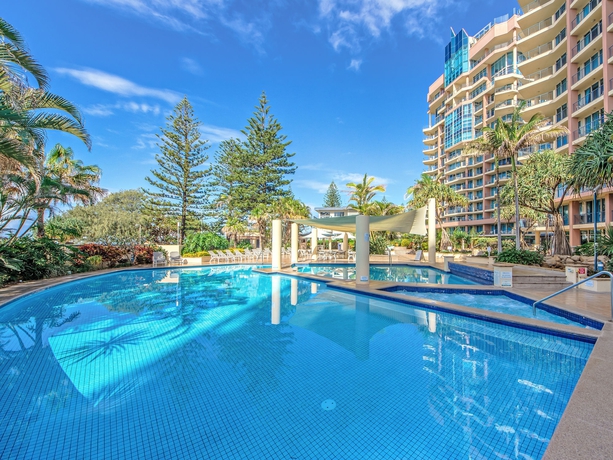 Imagen de la piscina del Hotel Oceana On Broadbeach. Foto 12