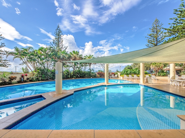 Imagen de la piscina del Hotel Oceana On Broadbeach. Foto 13