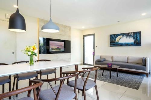 Imagen de la habitación del Hotel Oceanami Villas & Beach Club. Foto 9