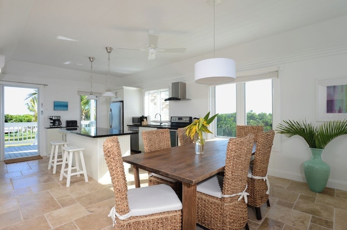 Imagen del bar/restaurante del Hotel Oceanfront Hideaway: Luxurious Retreat With Stunning Views. Foto 2