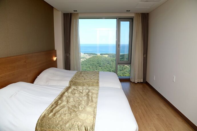 Imagen de la habitación del Hotel Oceanhills Resort. Foto 5