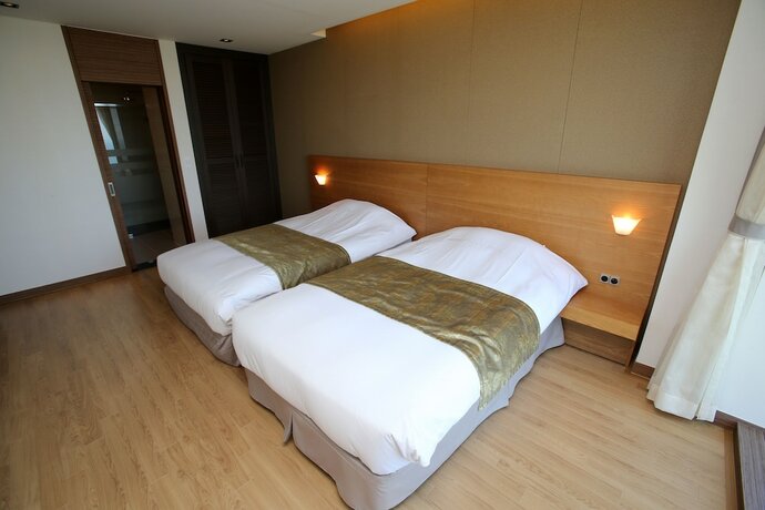 Imagen de la habitación del Hotel Oceanhills Resort. Foto 8