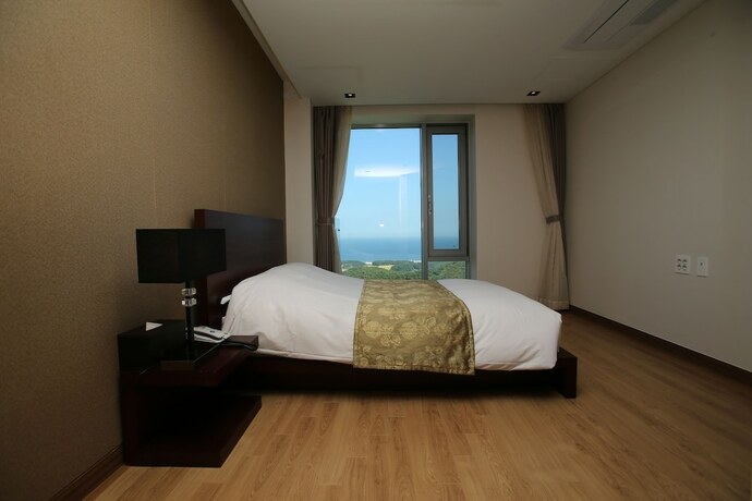 Imagen de la habitación del Hotel Oceanhills Resort. Foto 9