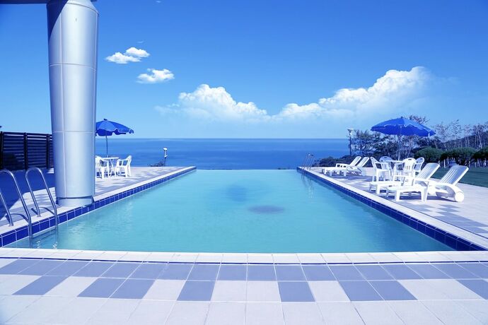 Imagen de la piscina del Hotel Oceanhills Resort. Foto 11