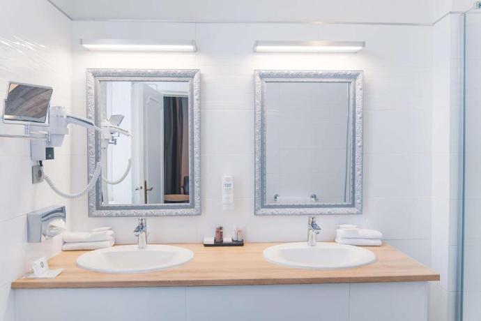 Imagen de la habitación del Hotel Oceania D'Anjou. Foto 5