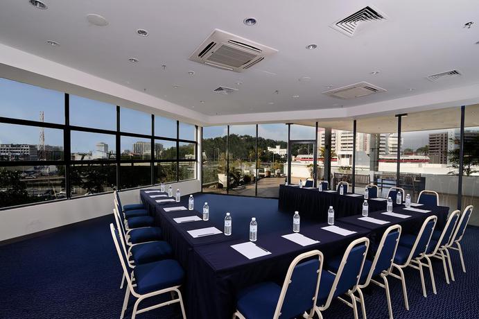 Imagen de los interiores del Hotel Oceania, Kota Kinabalu. Foto 8