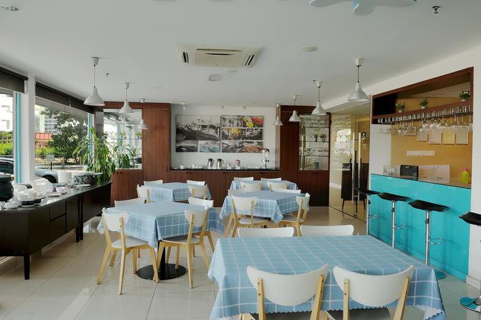 Imagen del bar/restaurante del Hotel Oceania, Kota Kinabalu. Foto 2