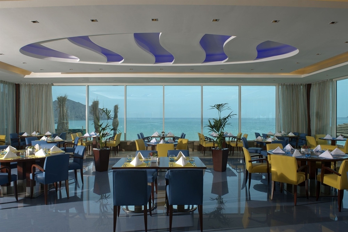 Imagen del bar/restaurante del Hotel Oceanic Khorfakkan Resort and Spa. Foto 3