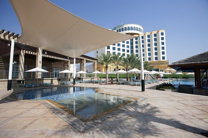 Imagen de la piscina del Hotel Oceanic Khorfakkan Resort and Spa. Foto 15