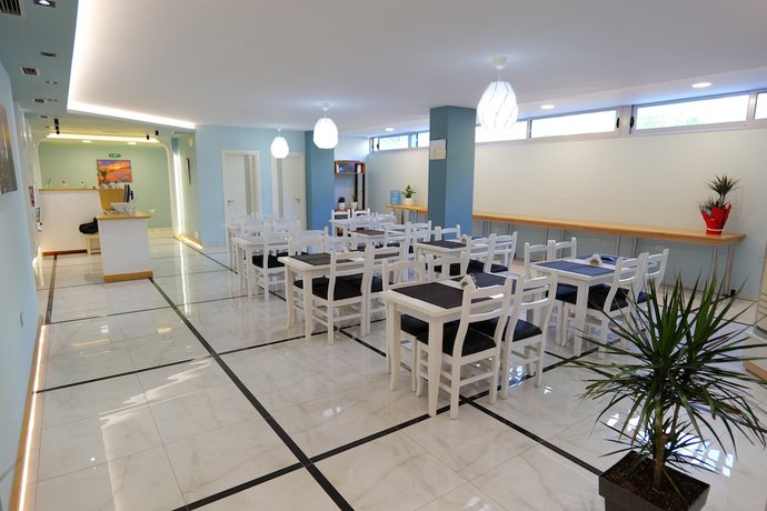 Imagen de los interiores del Hotel Oceanic Overview Suites. Foto 16