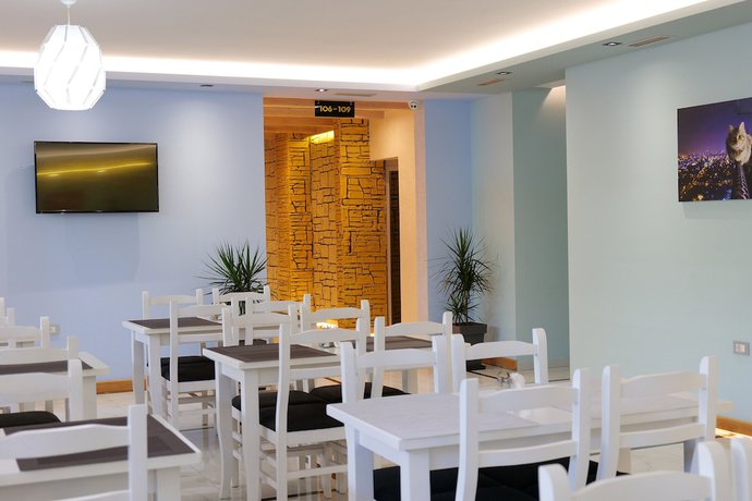 Imagen de los interiores del Hotel Oceanic Overview Suites. Foto 18