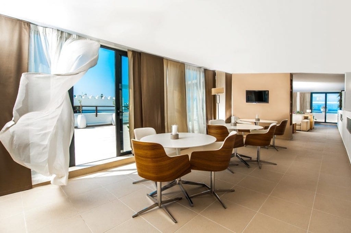 Imagen de los interiores del Hotel Oceanis Beach & Spa Resort. Foto 19
