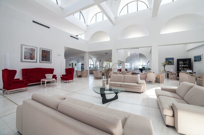 Imagen del bar/restaurante del Hotel Oceanis Beach & Spa Resort. Foto 3
