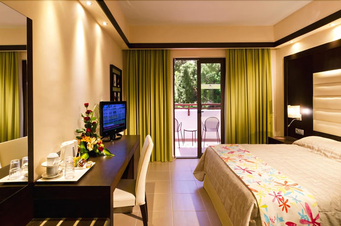 Imagen de la habitación del Hotel Oceanis Beach & Spa Resort. Foto 13
