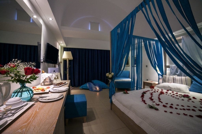Imagen de la habitación del Hotel Oceanis Beach & Spa Resort. Foto 15