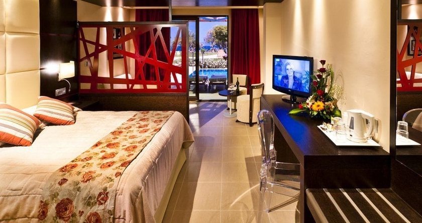 Imagen de la habitación del Hotel Oceanis Beach & Spa Resort. Foto 16