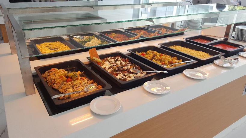 Imagen del bar/restaurante del Hotel Oceanis Park. Foto 20