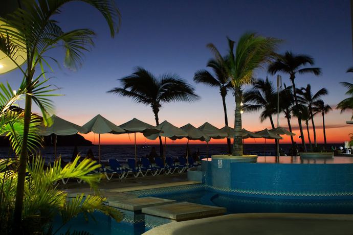 Imagen de la piscina del Hotel Oceano Palace Beach. Foto 15