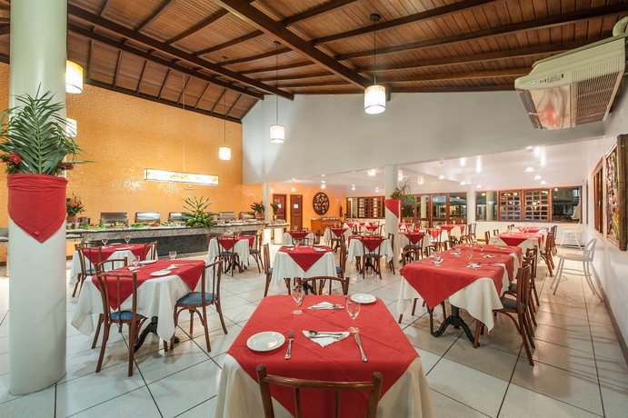 Imagen del bar/restaurante del Hotel Oceano Praia. Foto 2