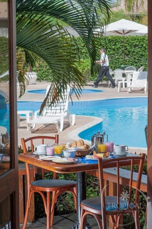 Imagen de la piscina del Hotel Oceano Praia. Foto 14