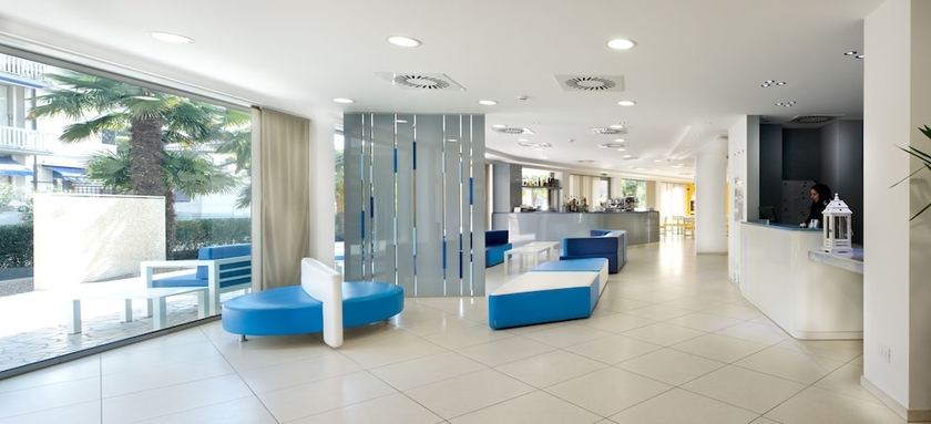 Imagen de los interiores del Hotel Oceanomare. Foto 17