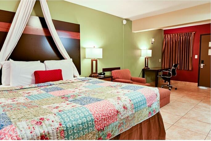 Imagen de la habitación del Hotel Oceans Beach Resort. Foto 14