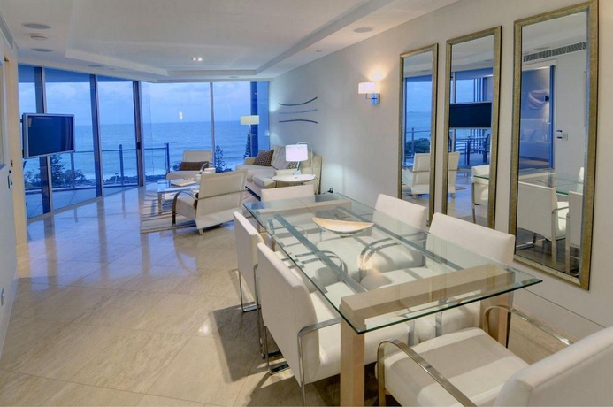 Imagen de los interiores del Hotel Oceans Mooloolaba. Foto 9