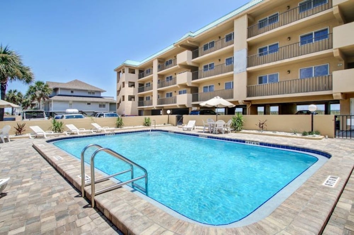 Imagen de la piscina del Hotel Oceans Of Amelia Condos. Foto 19