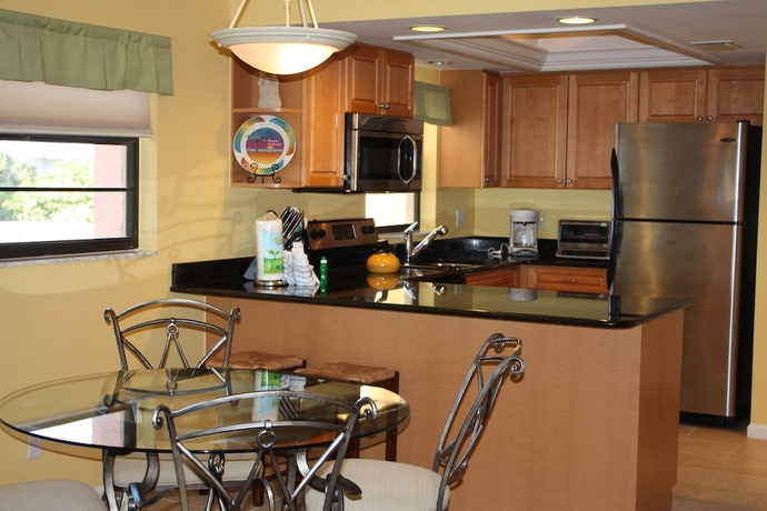 Imagen de la habitación del Hotel Ocean's Reach Condominiums. Foto 17