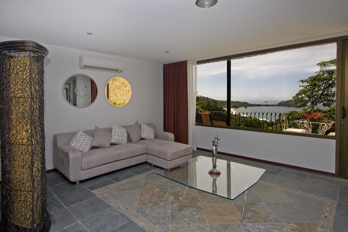 Imagen de la habitación del Hotel Oceans Two Resort. Foto 7