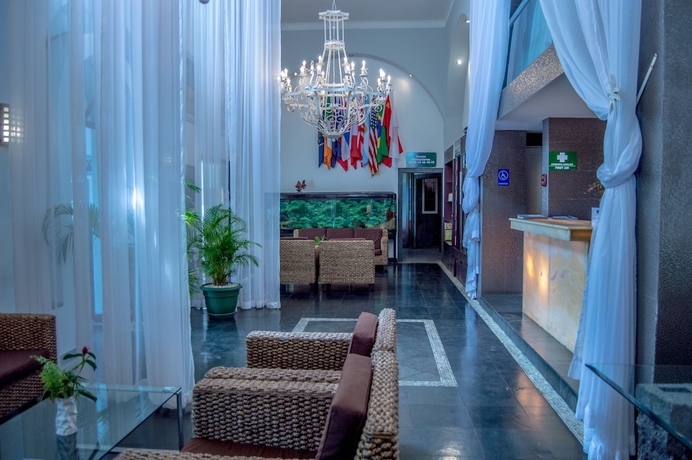 Imagen de los interiores del Hotel Oceans Two Resort. Foto 17