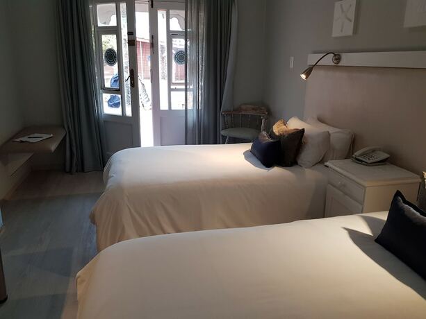 Imagen de la habitación del Hotel Oceans and Self Catering. Foto 5