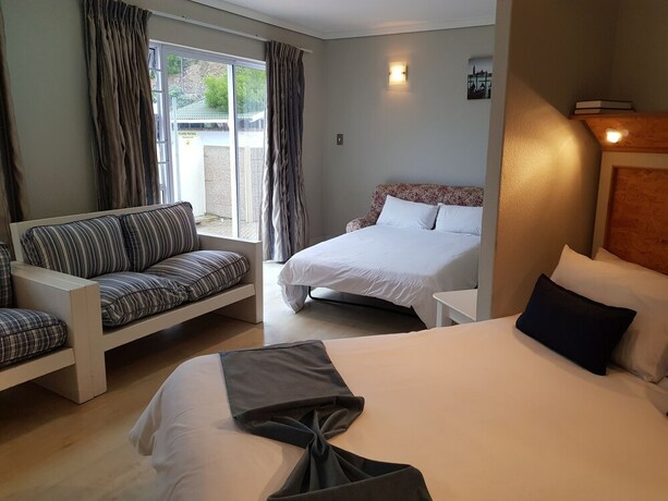 Imagen de la habitación del Hotel Oceans and Self Catering. Foto 10