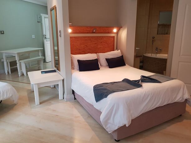 Imagen de la habitación del Hotel Oceans and Self Catering. Foto 12