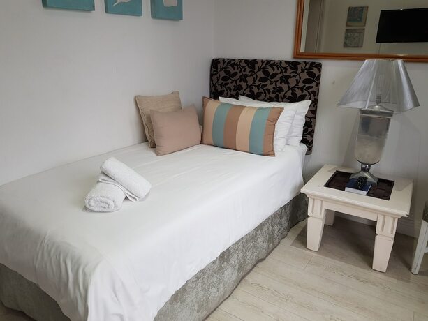 Imagen de la habitación del Hotel Oceans and Self Catering. Foto 13
