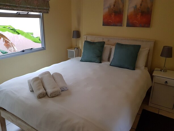 Imagen de la habitación del Hotel Oceans and Self Catering. Foto 14