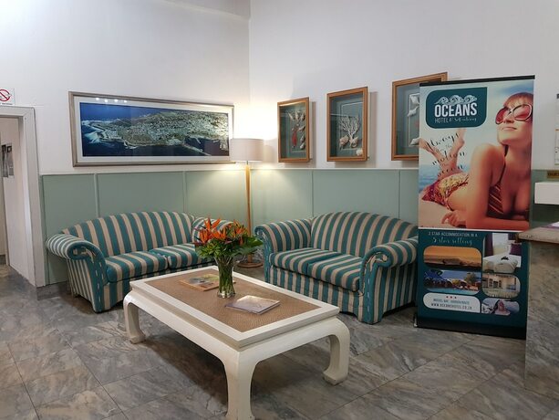 Imagen de los interiores del Hotel Oceans and Self Catering. Foto 19