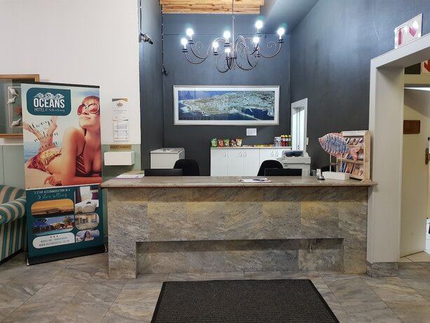 Imagen de los interiores del Hotel Oceans and Self Catering. Foto 20