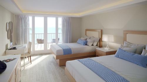 Imagen general del Hotel Oceans at Divi Carina Bay - Adults Only. Foto 1