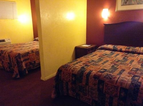 Imagen de la habitación del Hotel Oceanside Inn and Suites. Foto 9