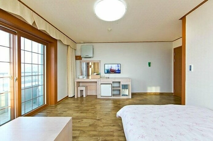 Imagen de la habitación del Hotel Oceanview Resortel. Foto 17