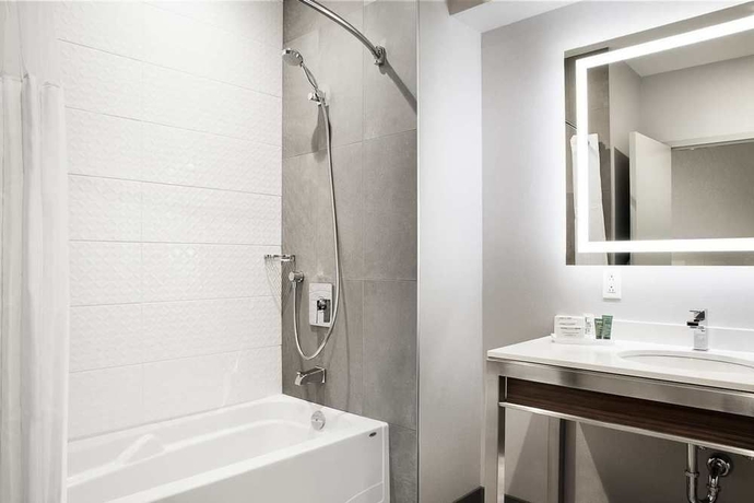 Imagen de la habitación del Hotel &Ocirc;mage Hotel, Montreal Laval, a Tribute Portfolio. Foto 7