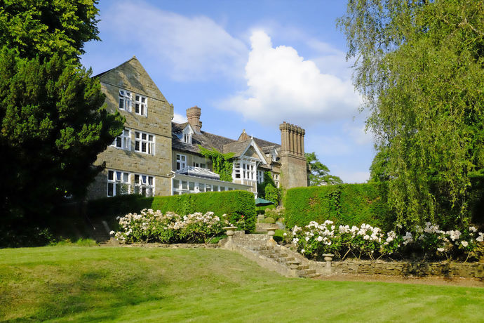 Imagen de los exteriores del Hotel Ockenden Manor and Spa. Foto 9