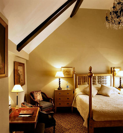 Imagen de la habitación del Hotel Ockenden Manor and Spa. Foto 6