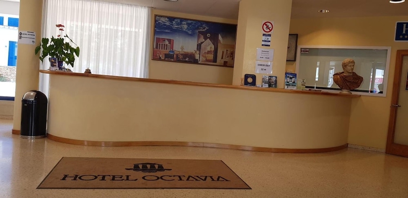 Imagen de los interiores del Hotel Octavia. Foto 16