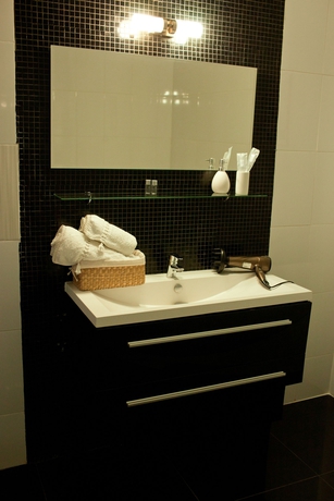 Imagen de la habitación del Hotel October Riverside Inn. Foto 5