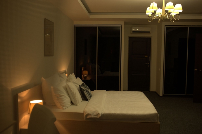 Imagen de la habitación del Hotel October Riverside Inn. Foto 10