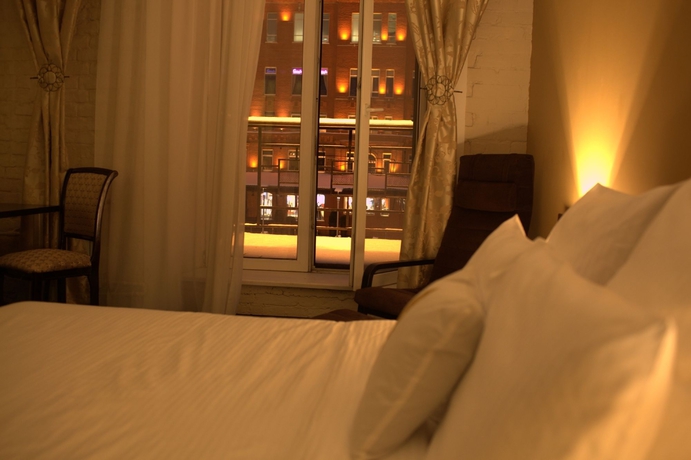 Imagen de los interiores del Hotel October Riverside Inn. Foto 15